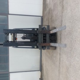 9-carrello elevatore marca om modello E25AC